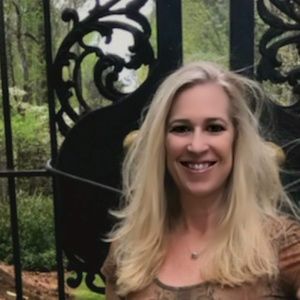 Meet your Posher, Elizabeth